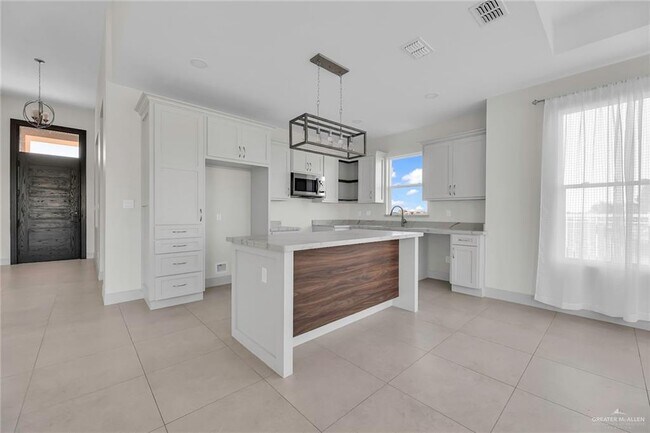 21 Linda S St