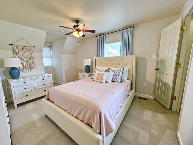 Photo - 2 Bedroom 2.5 Bathroom Townhome in Mechani...