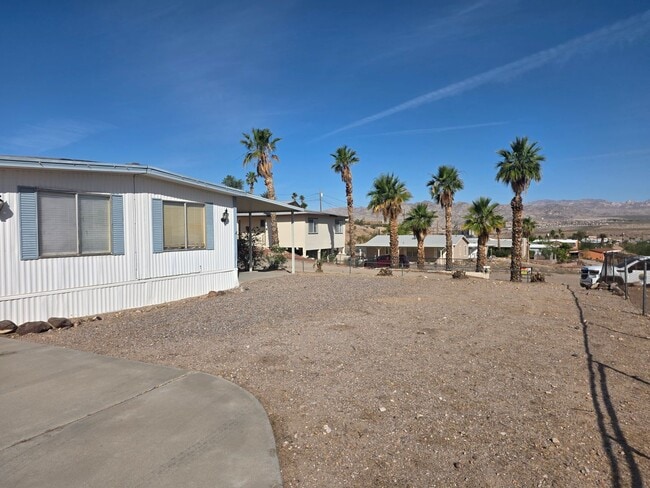 Photo - LAND, LAND AND MORE LAND! 2 bed/2 bath Manufactured home in Bullhead City on Huge double lot!