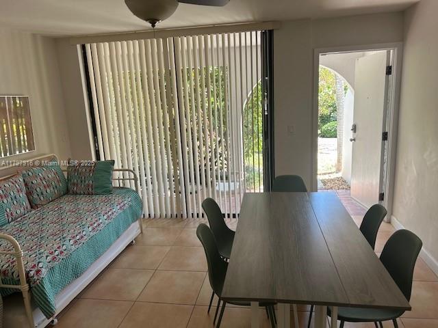 Photo - 425 Grapetree Dr