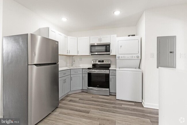 Building Photo - 2550 Kensington Ave Unit 3 Rental