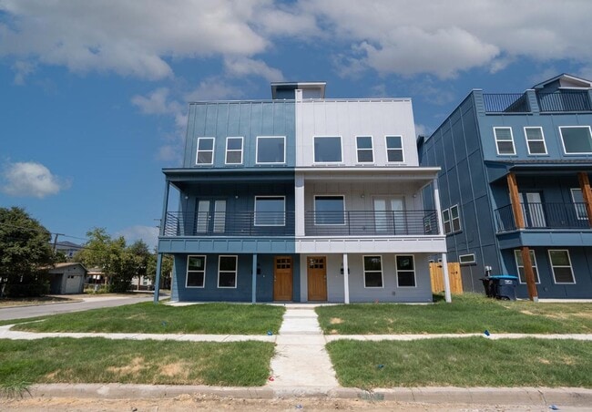 Building Photo - 3224 Forest Park Blvd Unit 2027