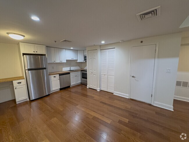 Building Photo - 400 N Front St Rental