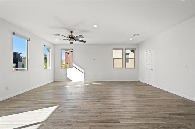 Photo - Resort-Style Living in a Modern 2 Bedroom ...