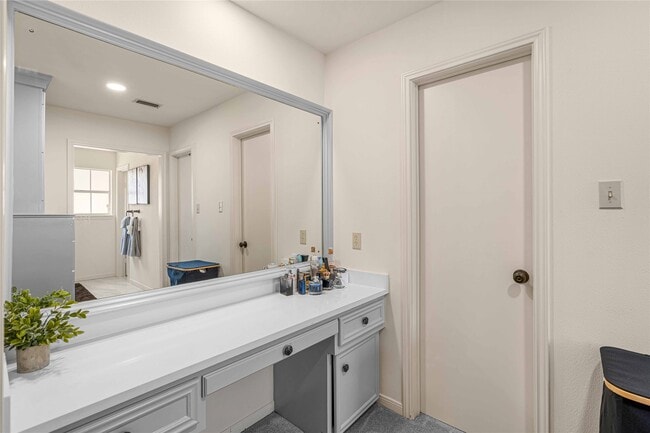 Building Photo - 5606 Graystone Ln