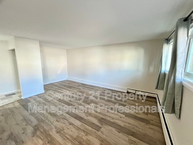Photo - 11832 105 St Unit 101