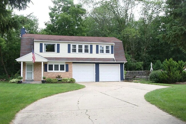 Building Photo - W136N7084 Claas Rd