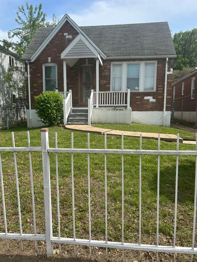 Building Photo - 2218 Farrar St