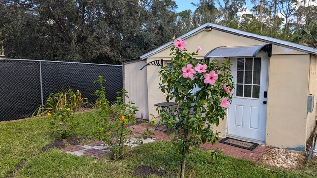 Building Photo - 3232 Carrington Dr Unit Cottage