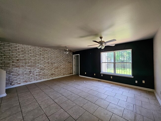 Photo - 6972 Bundy Rd