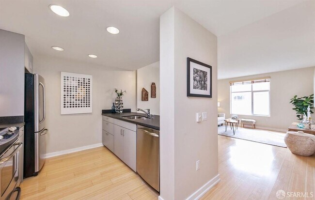 Photo - 451 Kansas St