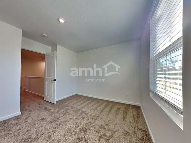 Photo - 213 Wooded Ridge Dr