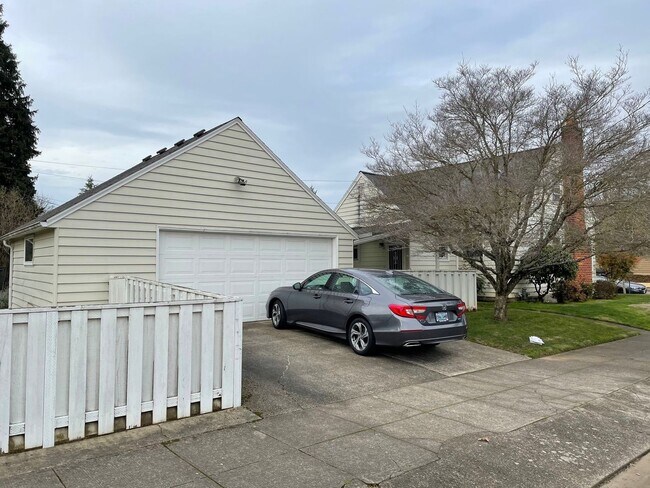 Photo - 5012 N Yale St