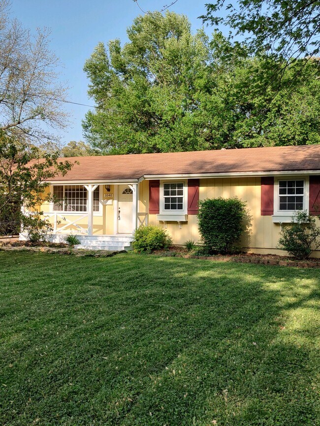 Photo - 1040 S Bruce