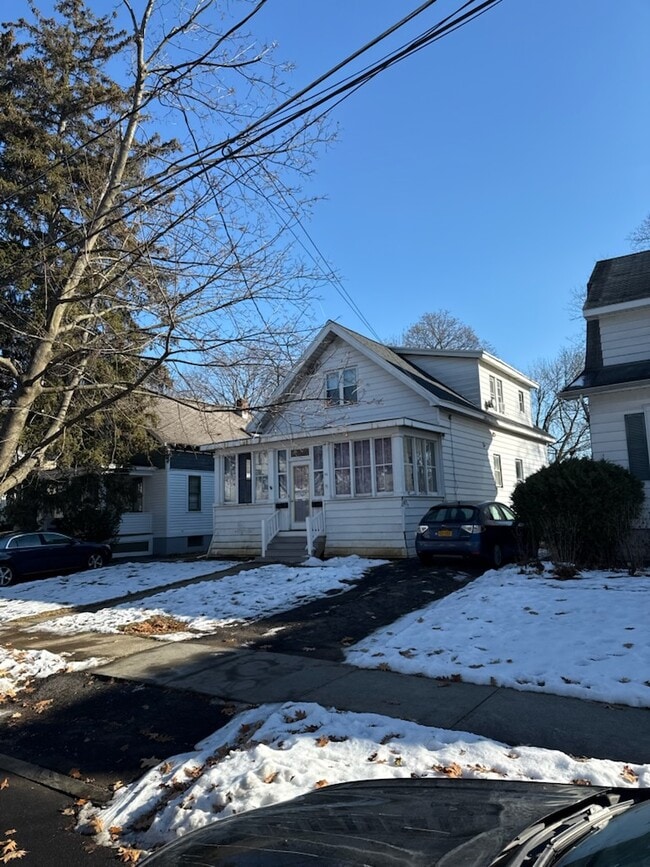 Building Photo - 84 Hollywood Ave Unit 2nd Floor