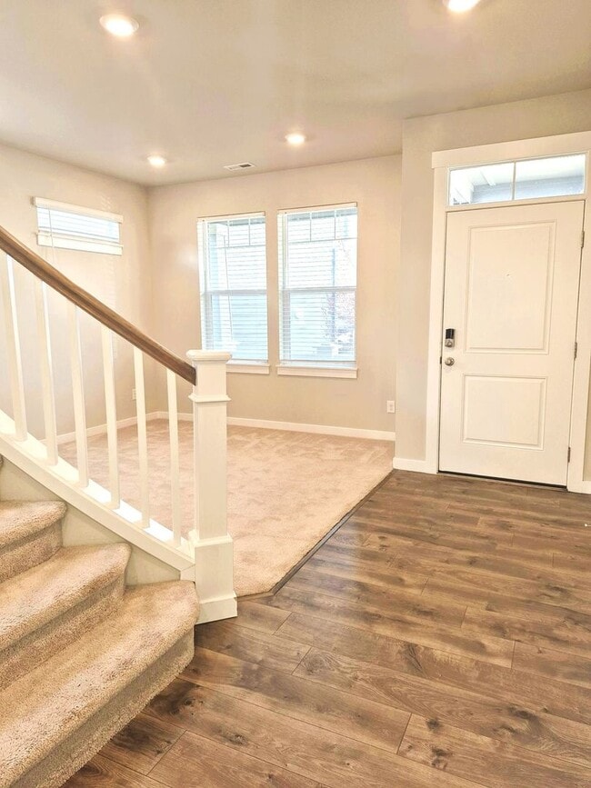 Photo - Beautiful 5BD/3BA home located in Rainer Ridge