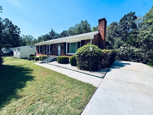 Building Photo - 517 Madewood Rd