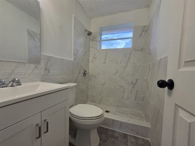 4730 NW 23rd Ct Unidad B