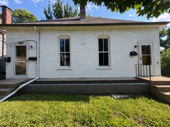 Building Photo - 1125 E 5th St Unit B