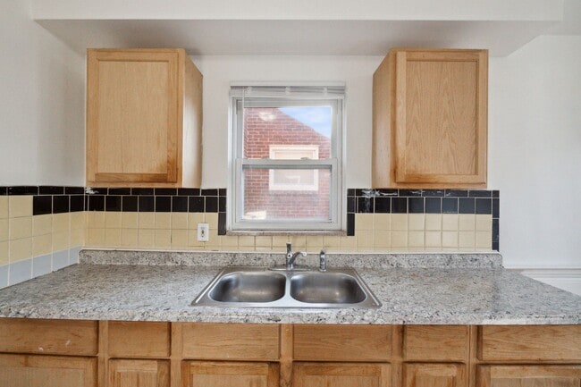 Photo - 3 Bedroom 1 Bath $1200