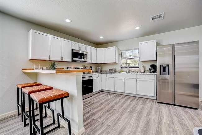 Photo - 1374 Forest View Dr