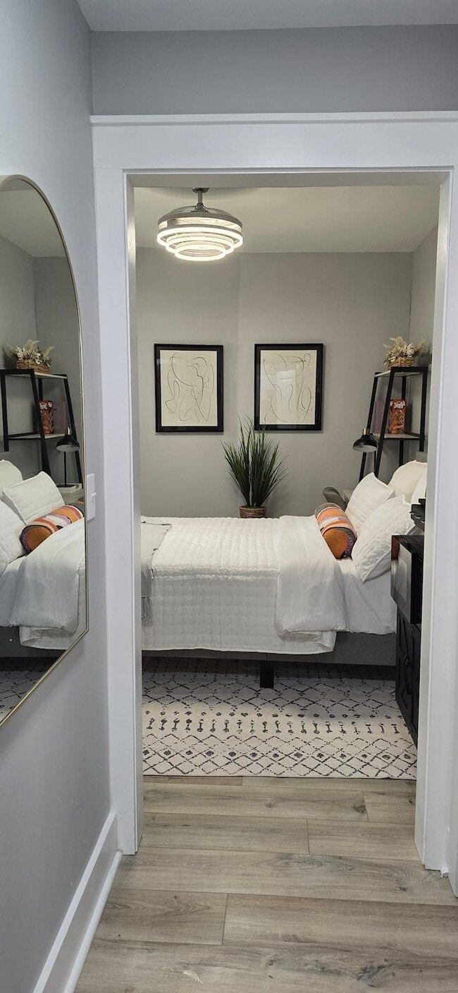 Building Photo - 1315 Gorrell St Unit 1