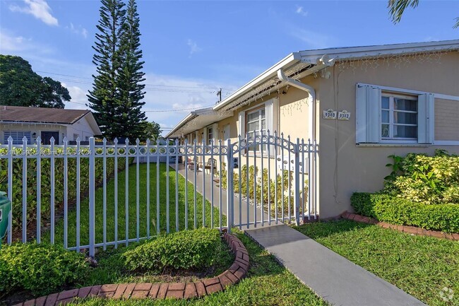 Building Photo - 9340 SW 36th St Unit 4 Rental