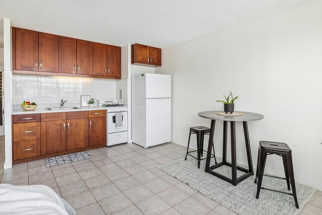 Photo - Conveniently Located Studio - Available April 1st Unidad A1107