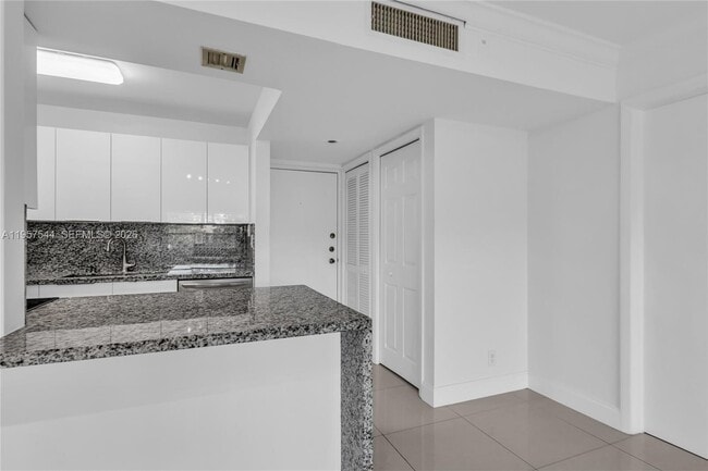 Photo - 220 Lakeview Dr Unit 113