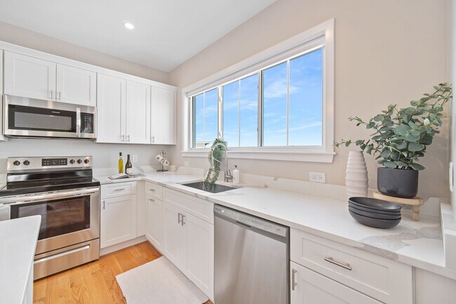4 Hecla St