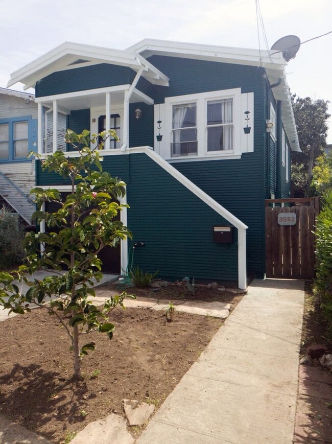 Building Photo - Awesome craftsman style house features 1 bedroom, 1 bathroom House In Oakland’s Laurel District