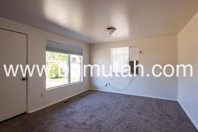 Photo - 410 Welby Ave S