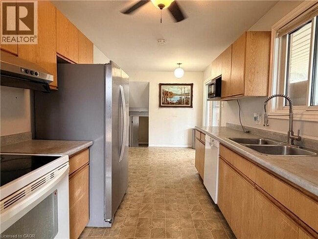 Photo - 259 Camille Crescent