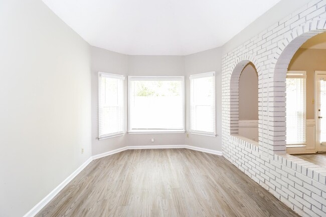 Photo - 6753 Devenshire Ln