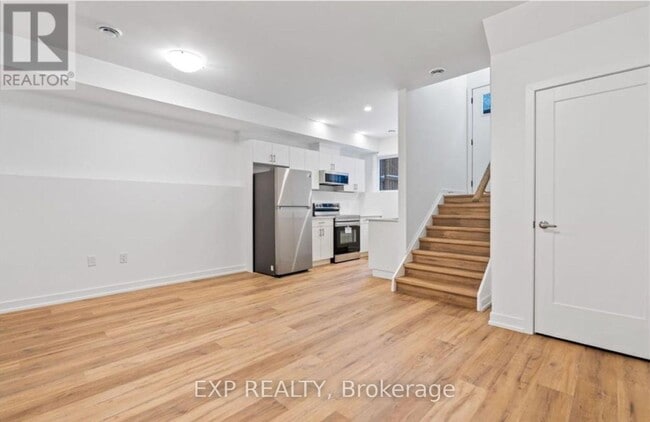 Photo - 781 Clare Ave