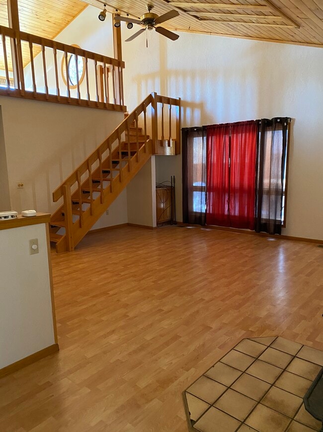 Living - 1288 Cloud Cap Ave Unit 4