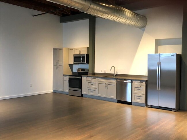 Building Photo - 102 E 2nd St Unit 203 Rental