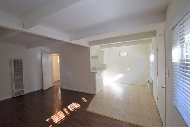 Photo - 6125 Whitsett Ave Unidad 03