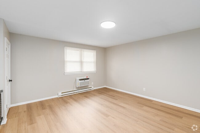 1BR, 1BA - 625SF - Living Room