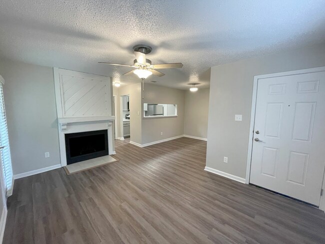 Sommerset-Remodeled-Apt-LivingRoom_web.jpg