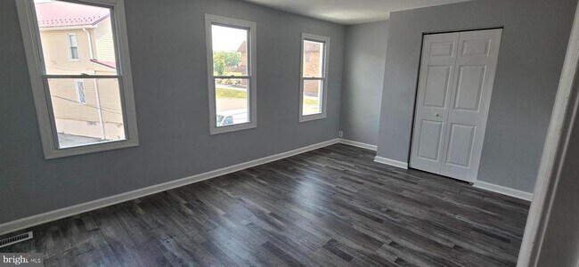 Photo - 421 Salem Ave