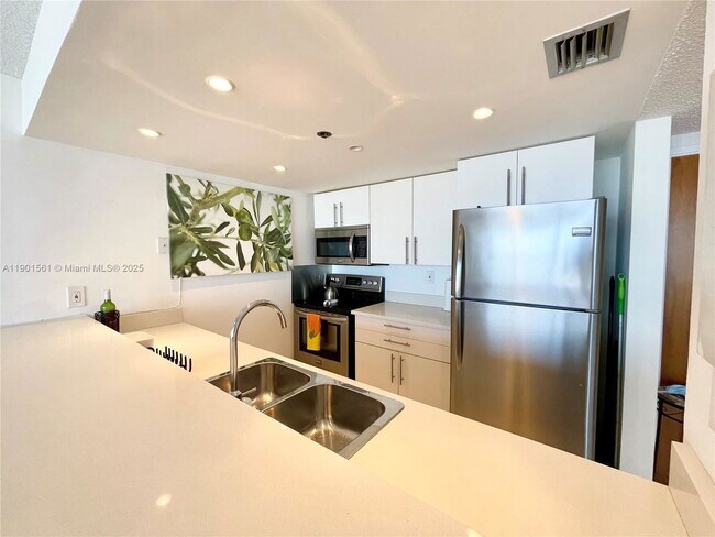 Photo - 7601 E Treasure Dr Unit 1906