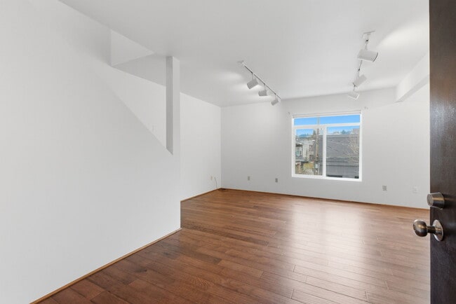 Building Photo - 2275 NW Kearney St Unit 2275 A