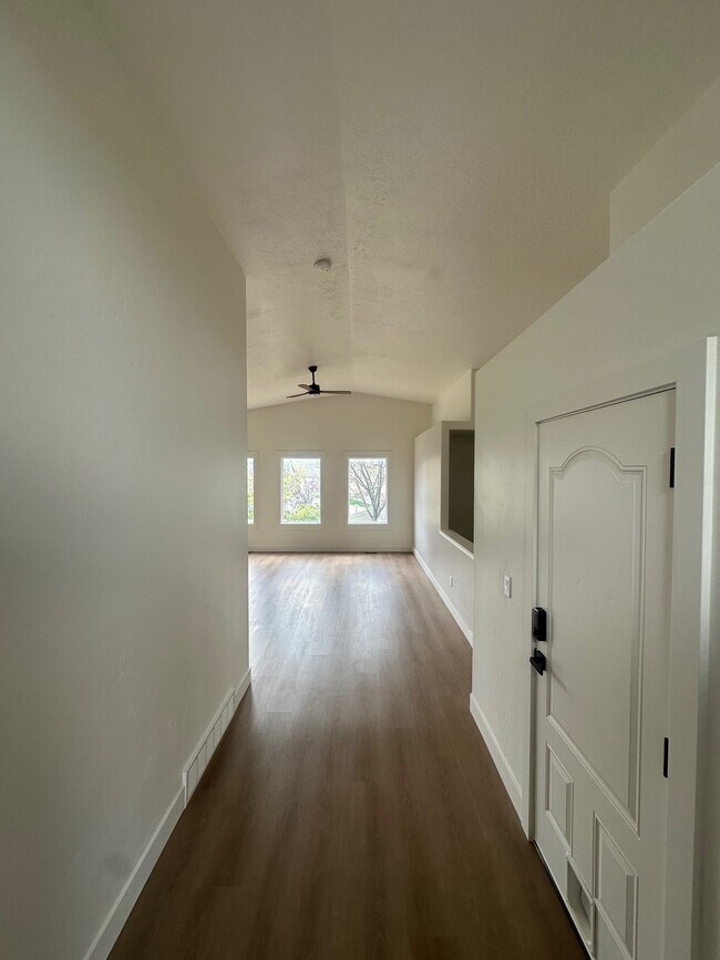 Photo - 4433 Mankato St