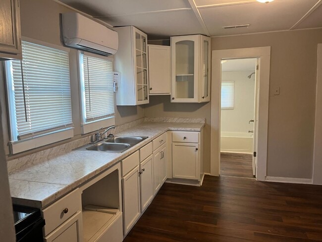 Photo - 910 Richardson Ave