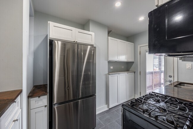 Photo - 3716 W Belmont Ave Unit 2