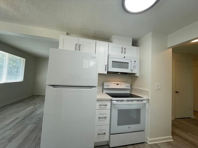 Photo - Spacious 2 Bed 1.5 Bath Apartment in Gresham - Newly Renovated w/ Washer & Dryer! Unidad 715