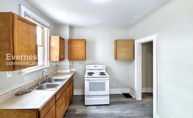 Photo - 2545 Sullivant Ave