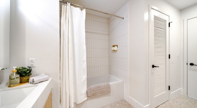 Photo - 215 Grove St Unidad 806