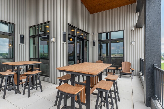 Sky Lounge - Deck
